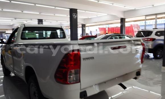 Nunua Ilio tumika Toyota Hilux Nyeupe Gari ndani ya Chingola nchini Zambia Nunua Ilio tumika Toyota Hilux Nyeupe Gari ndani ya Chingola nchini Zambia