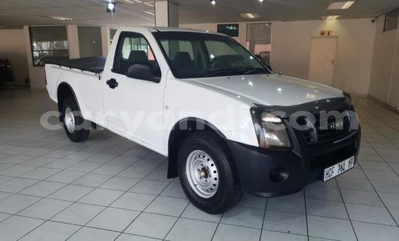 Buy Used Isuzu KB White Car in Chilanga in Lusaka Buy Used Isuzu KB White Car in Chilanga in Lusaka