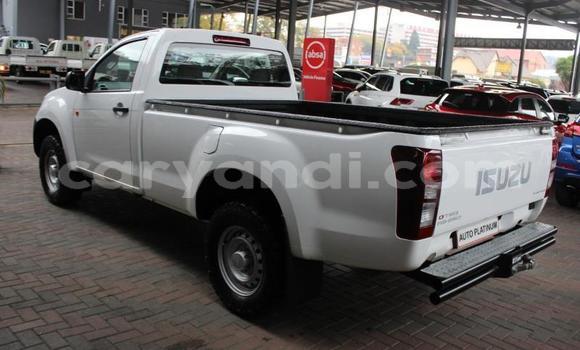 Acheter Occasion Voiture Isuzu KB Blanc à Chingola, Zambie Acheter Occasion Voiture Isuzu KB Blanc à Chingola, Zambie