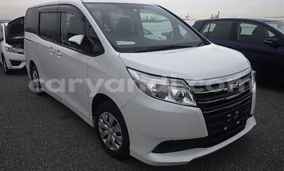 Buy Used Toyota Noah White Car in Chingola in Zambia