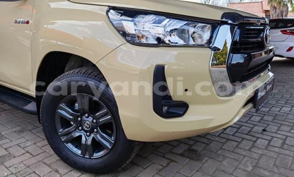 Buy Used Toyota Hilux Beige Car in Chingola in Zambia