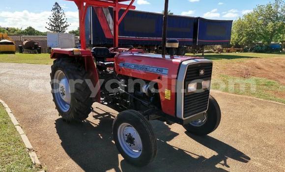 Tenga Tsaru Genesis G70 Tsvuku Mota in Chingola in Zambia Tenga Tsaru Genesis G70 Tsvuku Mota in Chingola in Zambia