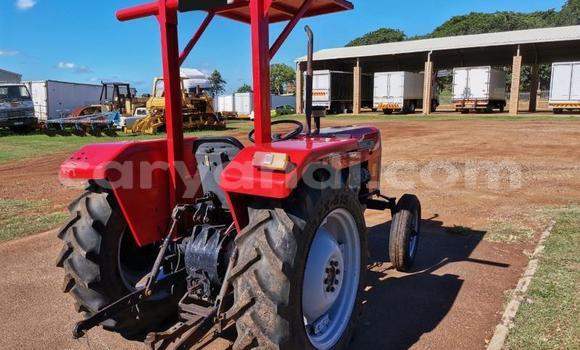 Tenga Tsaru Genesis G70 Tsvuku Mota in Chingola in Zambia Tenga Tsaru Genesis G70 Tsvuku Mota in Chingola in Zambia
