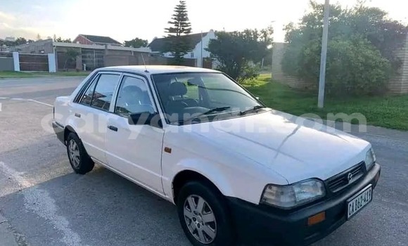 Acheter Occasion Voiture Mazda 323 Blanc à Lusaka, Zambie Acheter Occasion Voiture Mazda 323 Blanc à Lusaka, Zambie