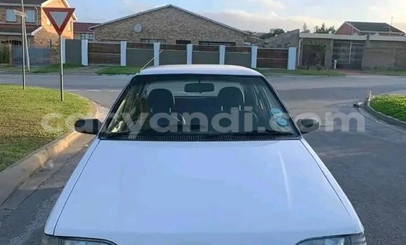 Acheter Occasion Voiture Mazda 323 Blanc à Lusaka, Zambie Acheter Occasion Voiture Mazda 323 Blanc à Lusaka, Zambie