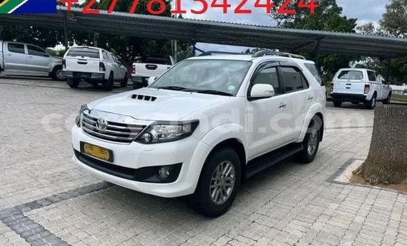 Acheter Occasion Voiture Toyota Fortuner Blanc à Lusaka, Zambie Acheter Occasion Voiture Toyota Fortuner Blanc à Lusaka, Zambie