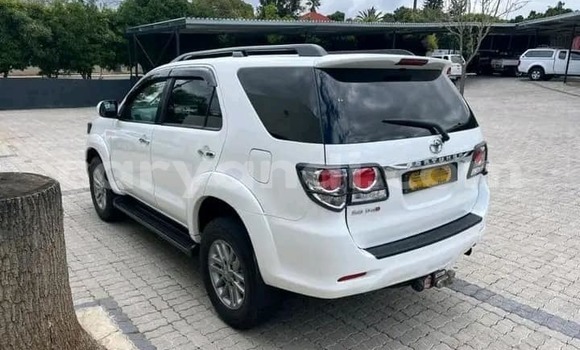 Acheter Occasion Voiture Toyota Fortuner Blanc à Lusaka, Zambie Acheter Occasion Voiture Toyota Fortuner Blanc à Lusaka, Zambie