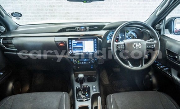 Buy Used Toyota Hilux White Car in Chilanga in Lusaka Buy Used Toyota Hilux White Car in Chilanga in Lusaka