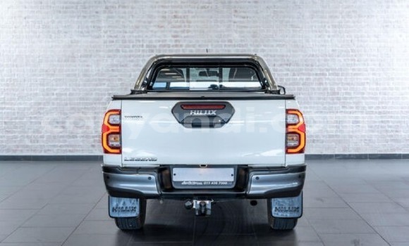 Buy Used Toyota Hilux White Car in Chilanga in Lusaka Buy Used Toyota Hilux White Car in Chilanga in Lusaka