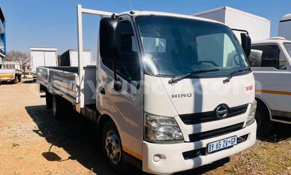 Acheter Occasion Utilitaire Hino 300 Series Blanc à Ndola, Zambie Acheter Occasion Utilitaire Hino 300 Series Blanc à Ndola, Zambie