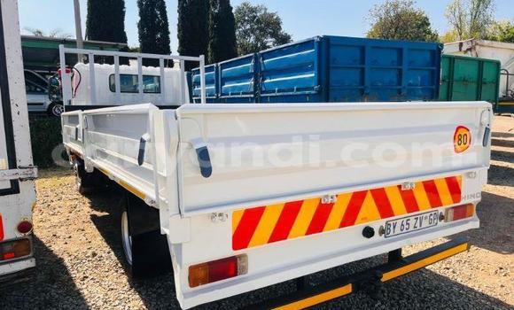 Acheter Occasion Utilitaire Hino 300 Series Blanc à Ndola, Zambie Acheter Occasion Utilitaire Hino 300 Series Blanc à Ndola, Zambie