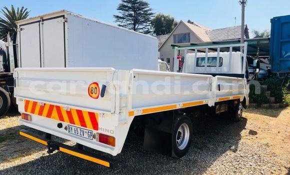 Acheter Occasion Utilitaire Hino 300 Series Blanc à Ndola, Zambie Acheter Occasion Utilitaire Hino 300 Series Blanc à Ndola, Zambie