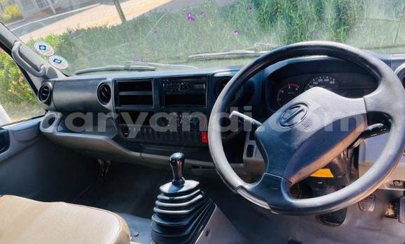 Acheter Occasion Utilitaire Hino 300 Series Blanc à Ndola, Zambie Acheter Occasion Utilitaire Hino 300 Series Blanc à Ndola, Zambie