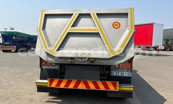 Tenga Tsaru Volvo FL Beige Rori in Lusaka in Zambia Tenga Tsaru Volvo FL Beige Rori in Lusaka in Zambia