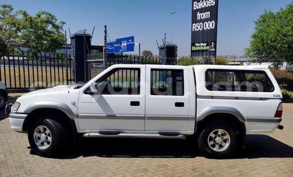 Nunua Ilio tumika Isuzu KB Nyeupe Gari ndani ya Livingstone nchini Zambia Nunua Ilio tumika Isuzu KB Nyeupe Gari ndani ya Livingstone nchini Zambia