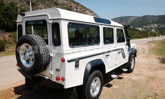 Buy Used Land Rover Defender White Car in Lusaka in Zambia