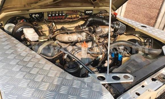 Tenga Tsaru Land Rover Defender Beige Mota in Lusaka in Zambia Tenga Tsaru Land Rover Defender Beige Mota in Lusaka in Zambia