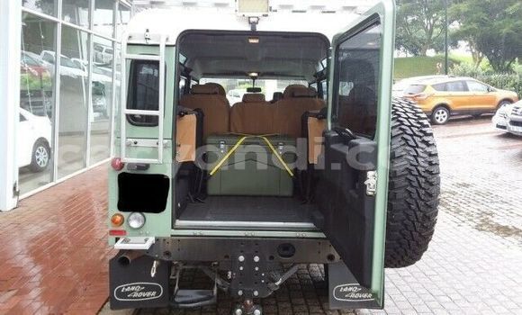 Acheter Occasion Voiture Land Rover Defender Vert à Livingstone, Zambie Acheter Occasion Voiture Land Rover Defender Vert à Livingstone, Zambie
