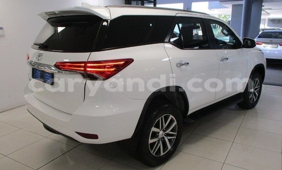 Acheter Occasion Voiture Toyota Fortuner Blanc à Lusaka, Zambie Acheter Occasion Voiture Toyota Fortuner Blanc à Lusaka, Zambie