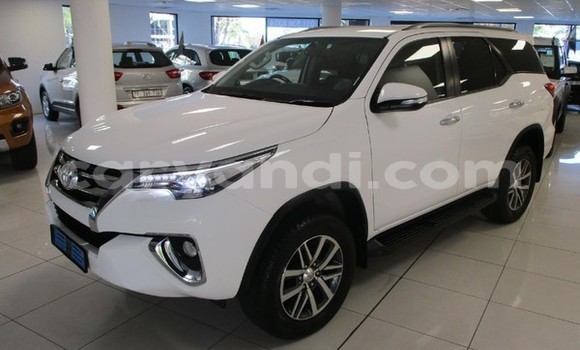 Acheter Occasion Voiture Toyota Fortuner Blanc à Lusaka, Zambie Acheter Occasion Voiture Toyota Fortuner Blanc à Lusaka, Zambie