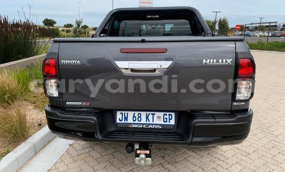 Nunua Ilio tumika Toyota Hilux Fedha Gari ndani ya Limulunga nchini Magharibi