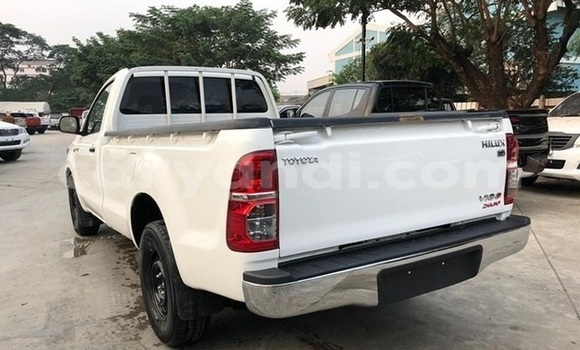 Acheter Occasion Voiture Toyota Hilux Blanc à Livingstone, Zambie Acheter Occasion Voiture Toyota Hilux Blanc à Livingstone, Zambie