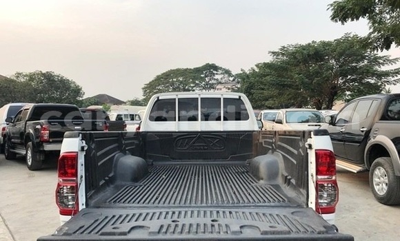 Acheter Occasion Voiture Toyota Hilux Blanc à Livingstone, Zambie Acheter Occasion Voiture Toyota Hilux Blanc à Livingstone, Zambie