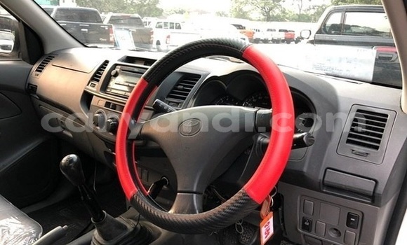 Acheter Occasion Voiture Toyota Hilux Blanc à Livingstone, Zambie Acheter Occasion Voiture Toyota Hilux Blanc à Livingstone, Zambie