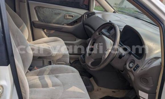 Buy Used Toyota Harrier White Car in Kitwe in Zambia Buy Used Toyota Harrier White Car in Kitwe in Zambia