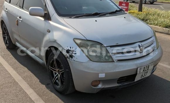 Acheter Occasion Voiture Toyota IST Gris à Kitwe, Zambie