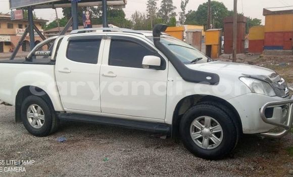Acheter Occasion Voiture Isuzu KB Blanc à Lusaka, Zambie Acheter Occasion Voiture Isuzu KB Blanc à Lusaka, Zambie