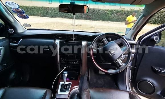 Acheter Occasion Voiture Toyota Fortuner Gris à Lusaka, Zambie Acheter Occasion Voiture Toyota Fortuner Gris à Lusaka, Zambie