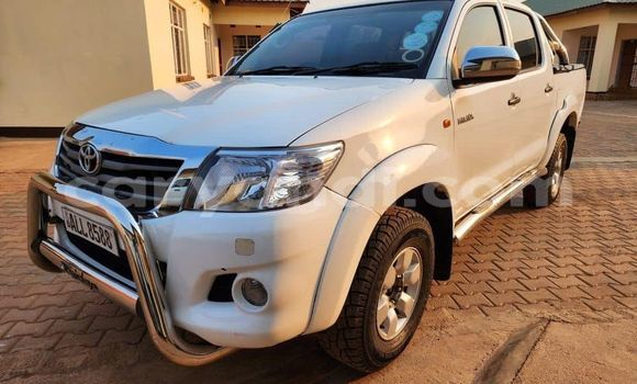Acheter Occasion Voiture Toyota Hilux Blanc à Lusaka, Zambie Acheter Occasion Voiture Toyota Hilux Blanc à Lusaka, Zambie