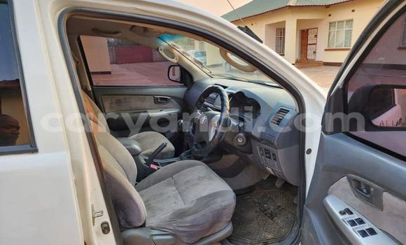 Acheter Occasion Voiture Toyota Hilux Blanc à Lusaka, Zambie Acheter Occasion Voiture Toyota Hilux Blanc à Lusaka, Zambie