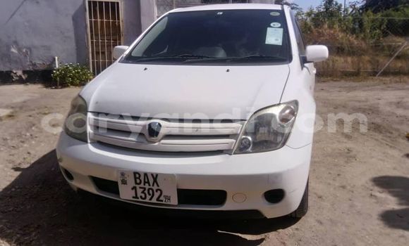 Acheter Occasion Voiture Toyota IST Blanc à Lusaka, Zambie