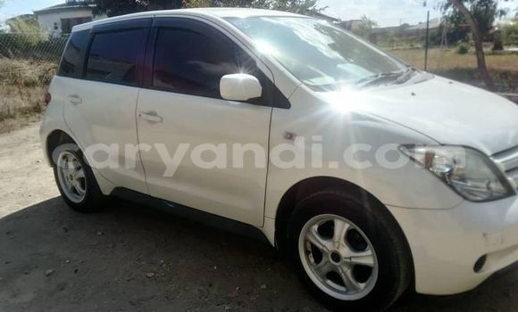 Acheter Occasion Voiture Toyota IST Blanc à Lusaka, Zambie Acheter Occasion Voiture Toyota IST Blanc à Lusaka, Zambie