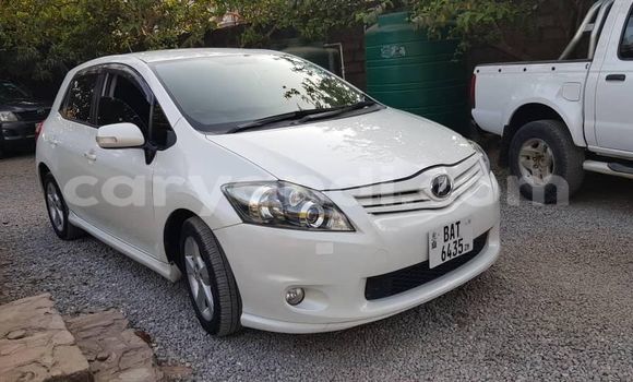 Buy Used Toyota Auris White Car in Lusaka in Zambia