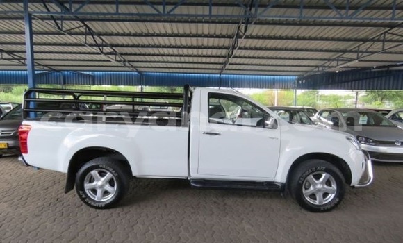 Acheter Occasion Voiture Isuzu KB Blanc à Livingstone, Zambie Acheter Occasion Voiture Isuzu KB Blanc à Livingstone, Zambie
