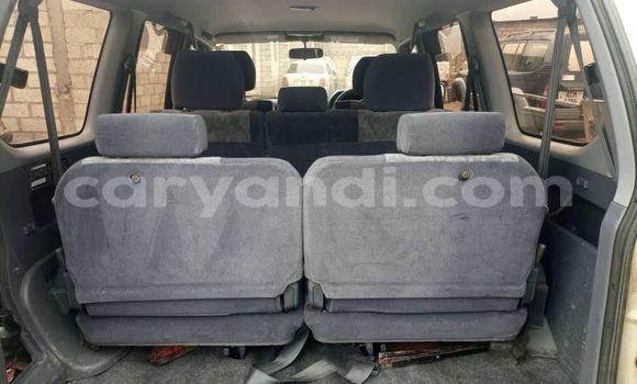 Acheter Occasion Voiture Toyota Land Cruiser Prado Blanc à Lusaka, Zambie Acheter Occasion Voiture Toyota Land Cruiser Prado Blanc à Lusaka, Zambie