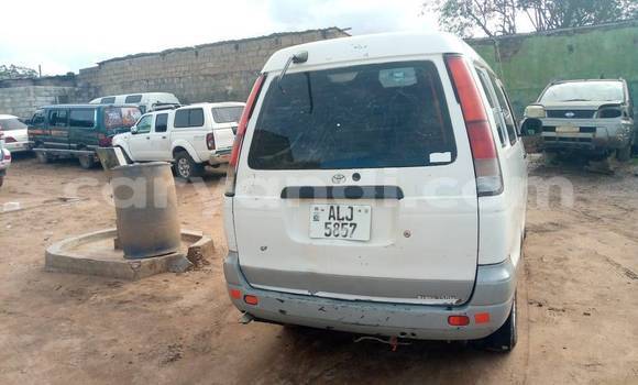 Acheter Occasion Voiture Toyota Noah Blanc à Lusaka, Zambie Acheter Occasion Voiture Toyota Noah Blanc à Lusaka, Zambie