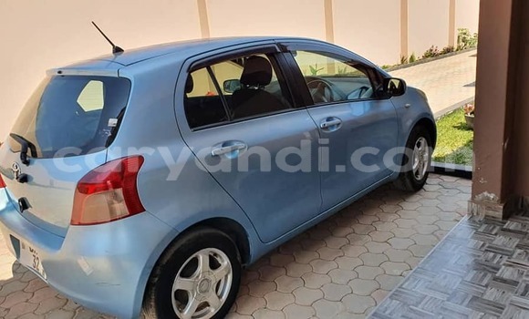 Acheter Occasion Voiture Toyota Vitz Bleu à Lusaka, Zambie