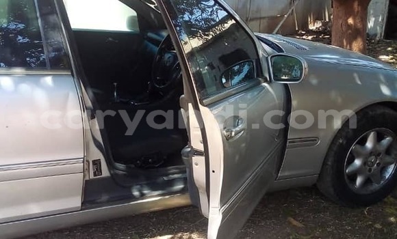 Tenga Tsaru Mercedes‒Benz C–Class Sirivha Mota in Lusaka in Zambia Tenga Tsaru Mercedes‒Benz C–Class Sirivha Mota in Lusaka in Zambia