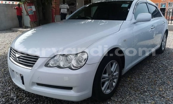 Nunua Ilio tumika Toyota Mark X Nyeupe Gari ndani ya Kitwe nchini Zambia