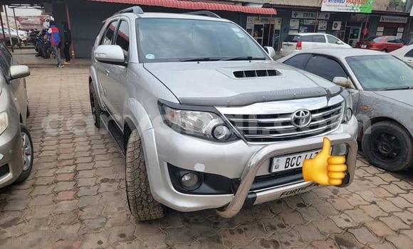 Acheter Occasion Voiture Toyota Fortuner Gris à Kitwe, Zambie Acheter Occasion Voiture Toyota Fortuner Gris à Kitwe, Zambie