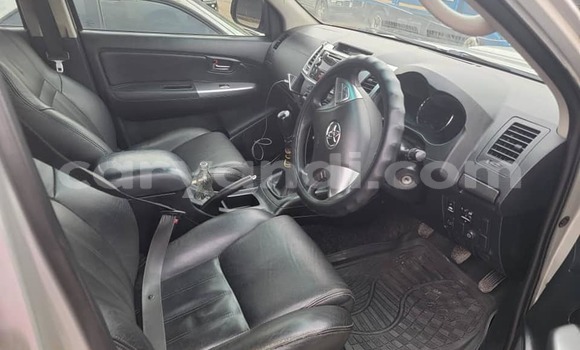 Acheter Occasion Voiture Toyota Fortuner Gris à Kitwe, Zambie Acheter Occasion Voiture Toyota Fortuner Gris à Kitwe, Zambie