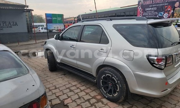 Acheter Occasion Voiture Toyota Fortuner Gris à Kitwe, Zambie Acheter Occasion Voiture Toyota Fortuner Gris à Kitwe, Zambie