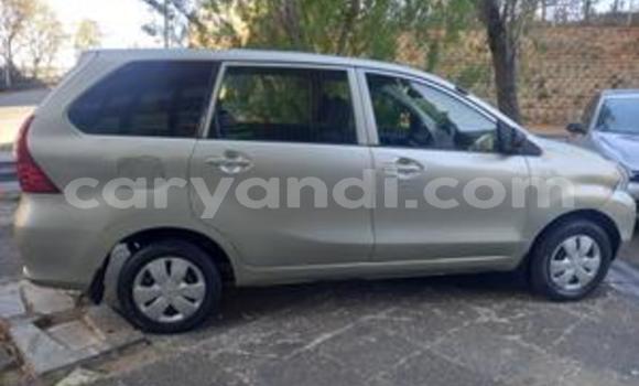 Acheter Occasion Voiture Toyota Avanza Gris à Lusaka, Zambie