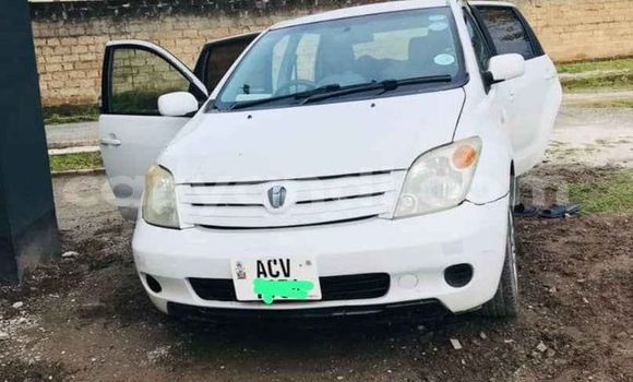Acheter Occasion Voiture Toyota IST Blanc à Lusaka, Zambie
