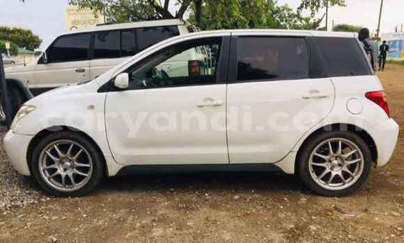 Acheter Occasion Voiture Toyota IST Blanc à Lusaka, Zambie Acheter Occasion Voiture Toyota IST Blanc à Lusaka, Zambie