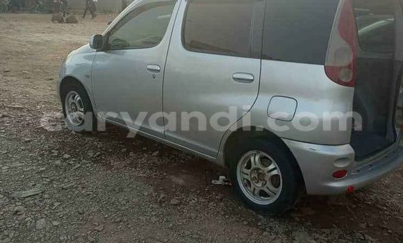Acheter Occasion Voiture Toyota FunCargo Gris à Lusaka, Zambie Acheter Occasion Voiture Toyota FunCargo Gris à Lusaka, Zambie